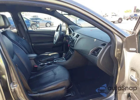 2013 Chrysler 200 Limited z USA, uszkodzony, nr VIN 1C3CCBCG7DN690111